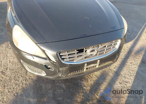 2013 Volvo S60 T5/T5 Platinum/T5 Premier/T5 Premier Plus z USA, uszkodzony, nr VIN YV1612FS6D2183078